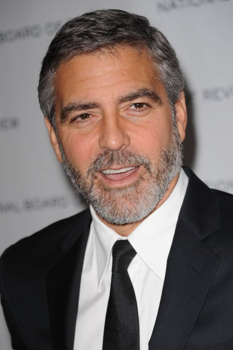 Clooney jeden čas nosil plnovous, zbytečně mu ale přidávál několik let