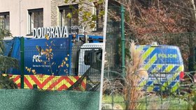 Popelářský vůz přejel člověka, zemřel na místě.