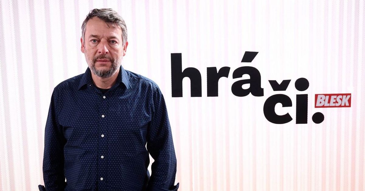 Un hombre de People in Need envía un mensaje a los políticos: ¡Vuestros ataques dañan a los débiles!