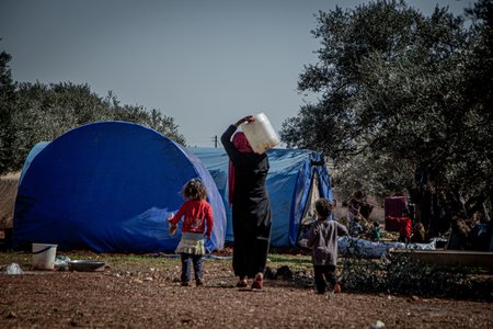 Přes 6 milionů Syřanů musí nyní přežívat v provizorních domovech a v táborech.