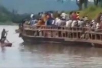 Na malou loďku si vlezlo přes 300 lidí: Přetížila se, nejméně 58 osob zemřelo ve střední Africe