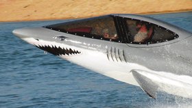 Nový člun z Nového Zélandu vypadá jako mořský predátor