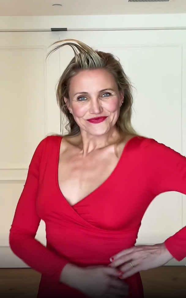 Cameron Diaz si zopakovala slavnou scénu s &#34;nagelovanými&#34; vlasy z filmu Něco na té Mary je