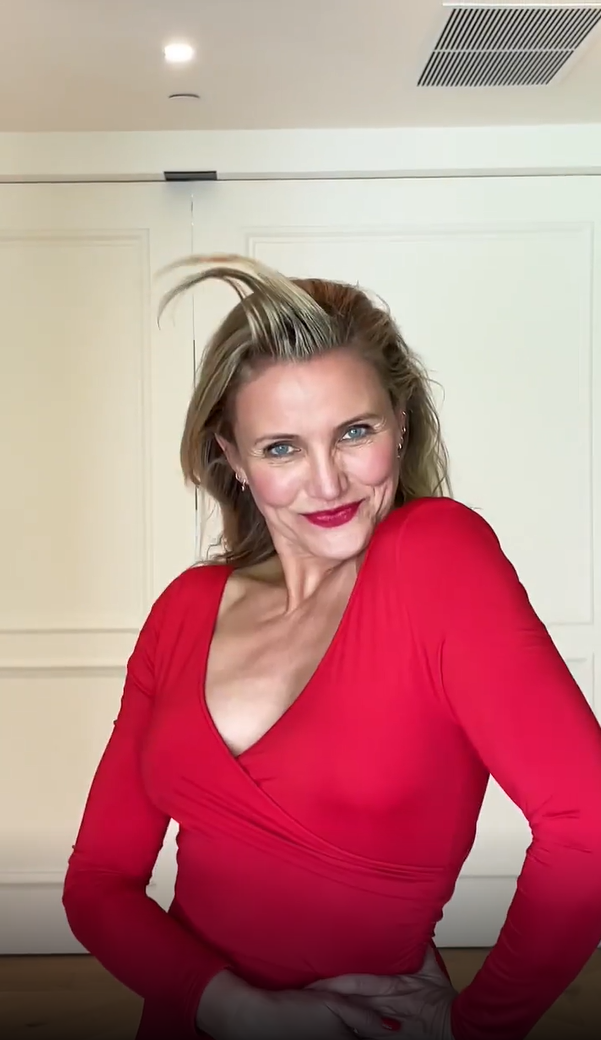 Cameron Diaz si zopakovala slavnou scénu s &#34;nagelovanými&#34; vlasy z filmu Něco na té Mary je