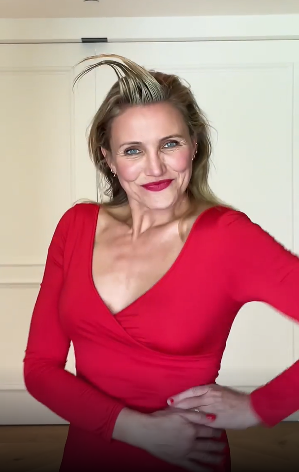 Cameron Diaz si zopakovala slavnou scénu s &#34;nagelovanými&#34; vlasy z filmu Něco na té Mary je