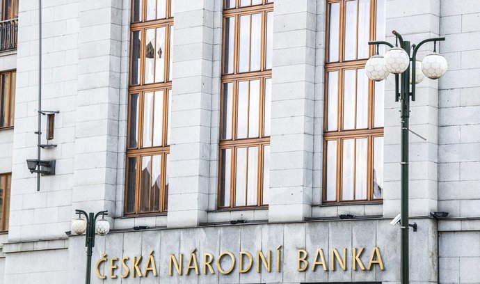 Koruna oslabuje navzdory zvyšování sazeb ze strany České národní banky