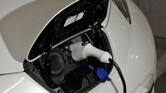 Skoro pětinu prodaných aut v Norsku loni tvořily elektromobily