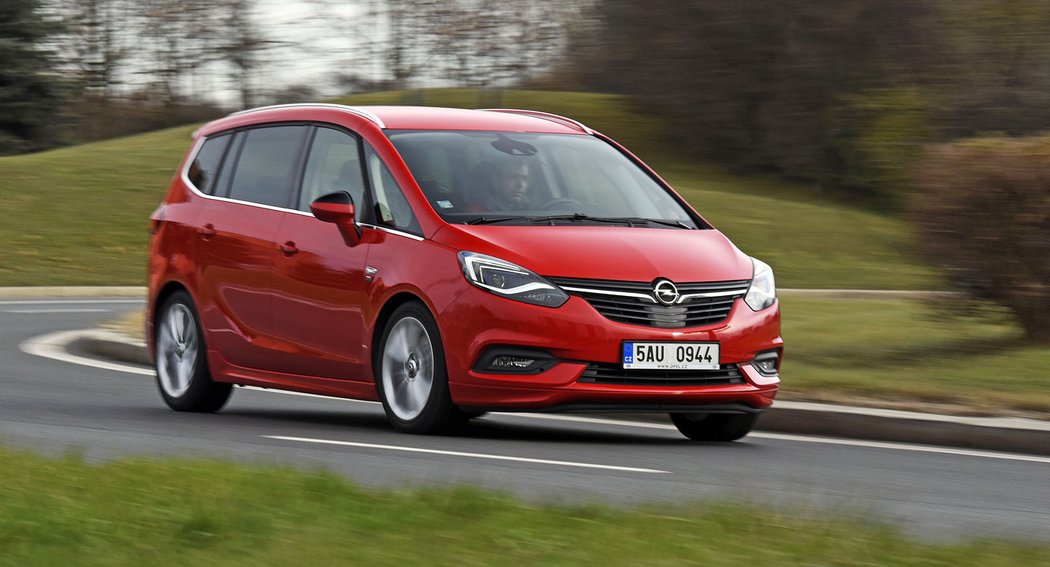 Opel Zafi ra jako jediný vůz na trhu kombinuje CNG se sedmimístným uspořádáním. Zatím se ovšem drží cenově výš než diesel.