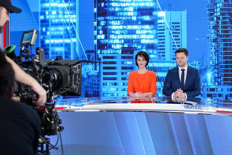 Markéta Dobiášová a Pavel Štrunc ve studiu CNN Prima News