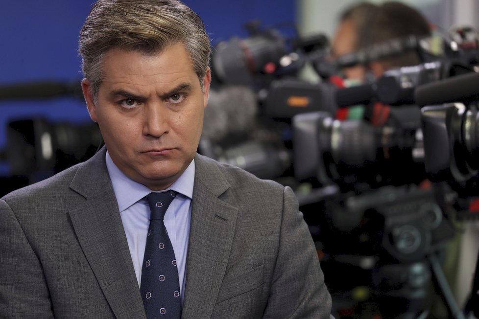 CNN žaluje Bílý dům za to, že jejich reportérovi Acostovi vzal akreditaci.