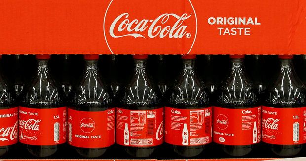 Coca-cola naštvala environmentalisty. Společnost se odmítá vzdát jednorázových plastů.
