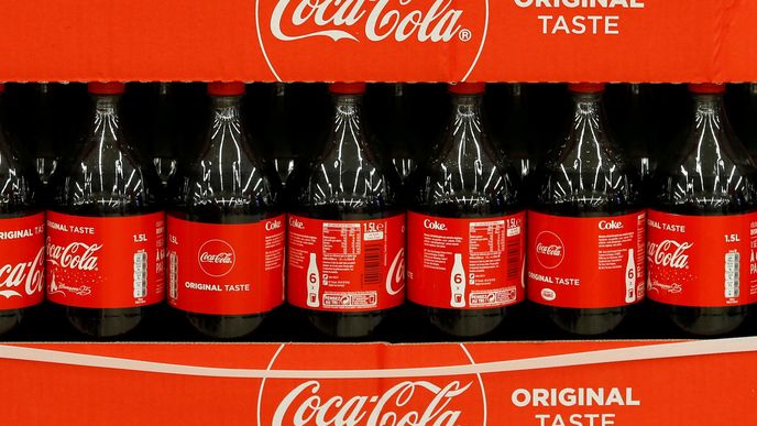Coca-cola naštvala environmentalisty. Společnost se odmítá vzdát jednorázových plastů.