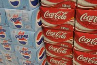 HROZÍ RAKOVINA Z LIMONÁD? Coca-Cola a Pepsi mění složení!