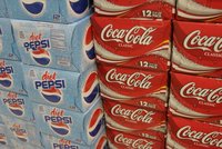 HROZÍ RAKOVINA Z LIMONÁD? Coca-Cola a Pepsi mění složení!