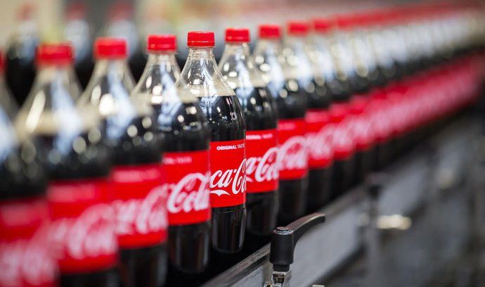 Za celý rok se tržby Coca-Coly zvýšily o 17 procent na 38,7 miliardy dolarů.