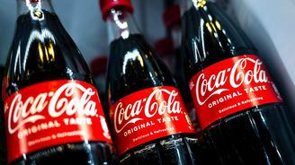 Coca-Cola navzdory inflaci zvýšila zisk. Pomohly jí vyšší ceny i poptávka po zdravějších nápojích Coca-Cola navzdory inflaci zvýšila zisk. Pomohly jí vyšší ceny i poptávka po zdravějších nápojích