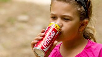 Světová zdravotnická organizace chtěla kvůli obezitě zdražit Coca-Colu i ochucené čaje. USA to odmítly