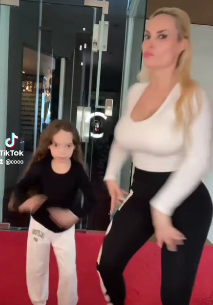 Coco svým tanečkem s dcerkou pobouřila fanoušky.
