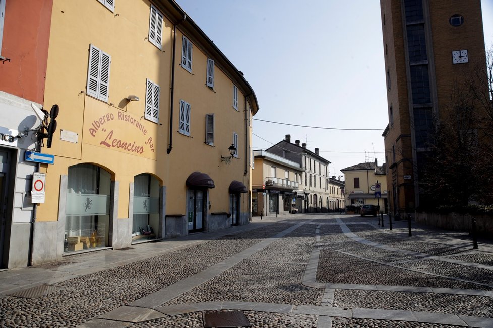 Codogno na severu Itálie je kvůli koronaviru městem duchů, ulice i nádraží jsou prázdné (22. 2. 2020).