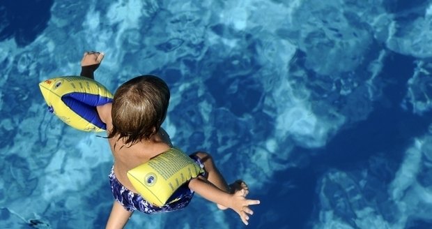 Pětiletý chlapec se málem utopil v bazénu v Dubňanech. Ilustrační foto