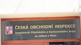 Inspektoři by nově měli získat i možnost vstoupit do uzamčených prostor podnikatele, pokud by měli podezření, že tam najdou padělky.