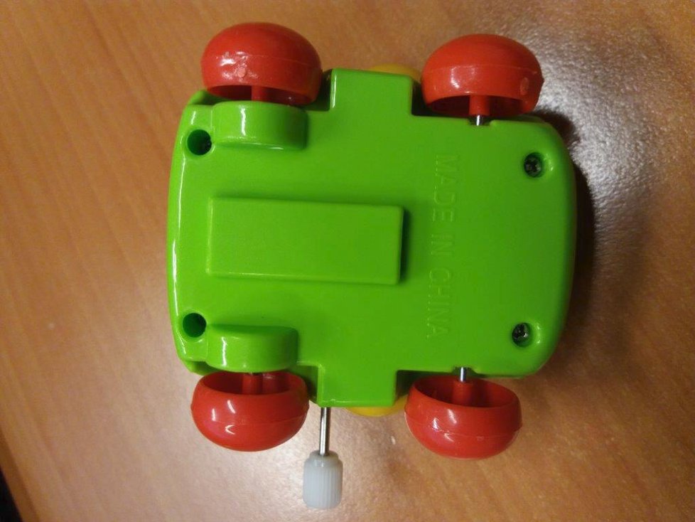 V červenci nařídila Česká obchodní inspekce  stáhnout z trhu hračku „PHONE CAR“, ze kterého se můžou uvolnit malé částice. U těch hrozí, že je děti vdechnou nebo spolknou.