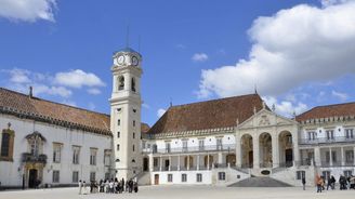 Universidade de Coimbra: Starobylá universita se starobylým vítacím rituálem