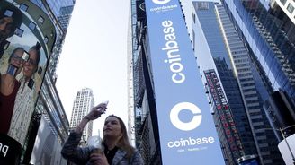 Akcie Coinbase zažily letos strmý pád. Důvěru v kryptoburzu ztrácí i známá investorka