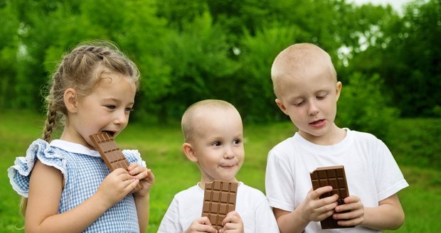 Čokolády se smrsknou o pětinu: Výrobci obcházejí „pamlskovou vyhlášku“