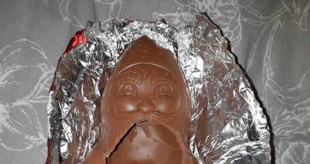 Čokoládová figurka Santa Clause z Tesca měla pindík.