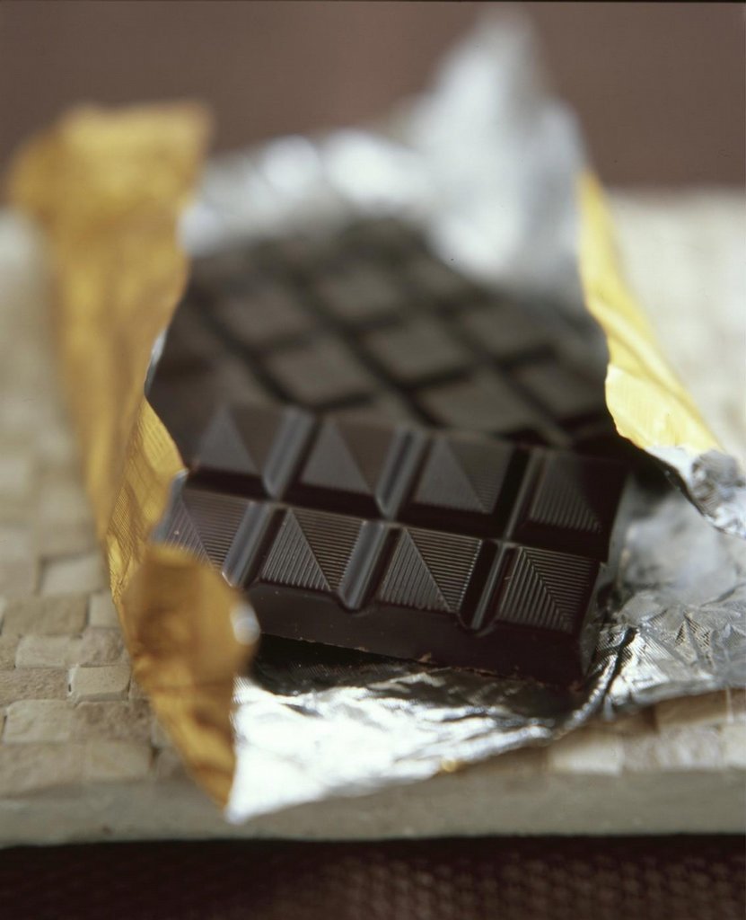 Poptávka po čokoládě celosvětové roste, produkce kakaových bobů se ale potýká s problémy.