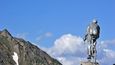 Již tradiční výzva Tour de France, pyrenejské sedlo Col du Tourmalet, leží ve výšce 2115 metrů a donedávna to byl nejvyšší silniční úsek francouzských Pyrenejí. Na vrcholku Col du Tourmalet můžete obdivovat nejen krásné výhledy, ale též památník Jacquesa Goddeta, ředitele Tour de France v letech 1936 až 1987, a sochu neznámého cyklisty postavenou na počest prvního závodu Tour, který tudy projížděl v roce 1910.