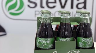 Coca-Cola téměř o polovinu zvýšila zisk, daří se jí odklon od cukru