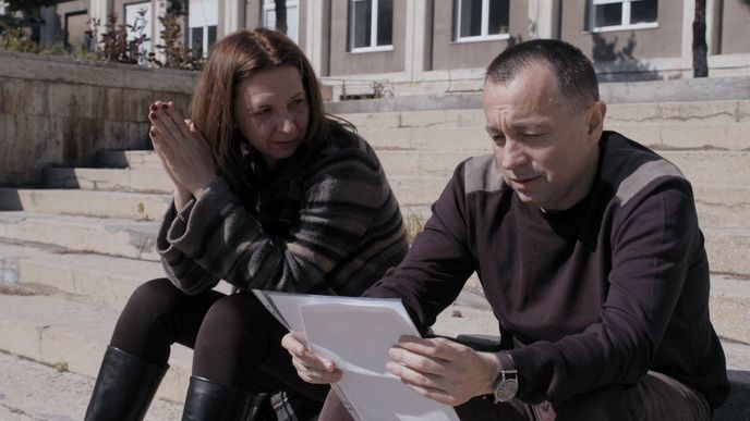 Hledání důkazů. Novináři Mirela Neagová a Catalin Tolontan jako první otiskli informace o korupci, která zabíjí.