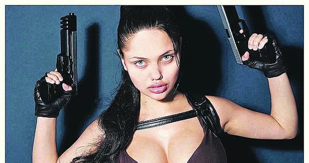 Colette je česká Angelina Jolie alias Lara Croft.