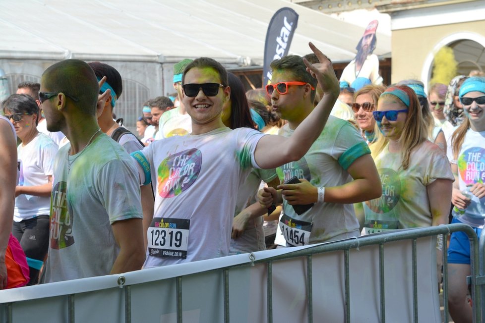 The Color Run Prague přilákal stovky lidí.