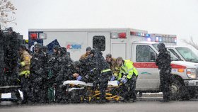Při střelbě na potratovou kliniku zemřeli tři lidé a devět lidí bylo zraněno.