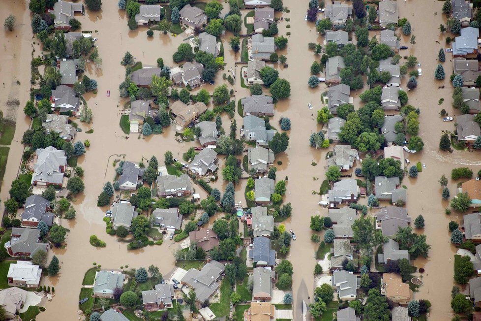  Tisíce lidí byly evakuovány kvůli záplavám v Coloradu 