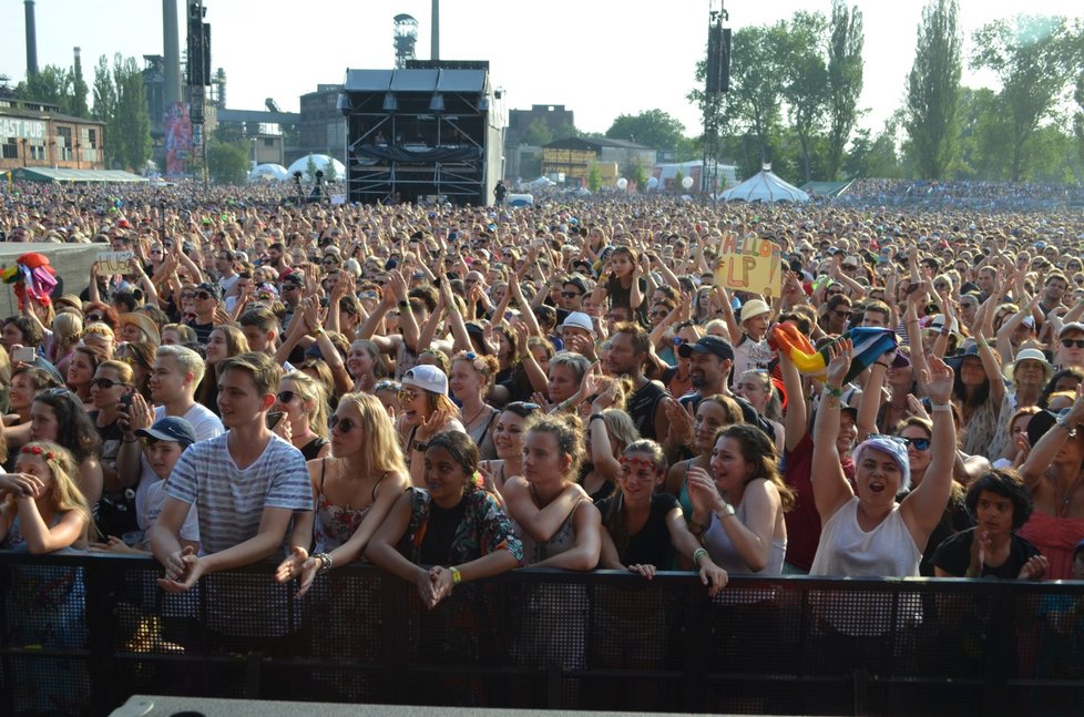 Festival Colours of Ostrava přitáhne každoročně desetitísíce lidí.