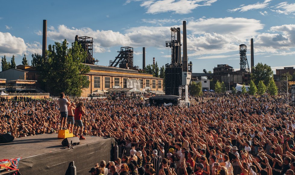 Letošní jubilejní 20. ročník Colours of Ostrava bude největší a nejdražší v historii. Vystoupí tu umělci z 30 zemí světa. Odehraje se v Dolních Vítkovicích od 19. do 22. července 2023.