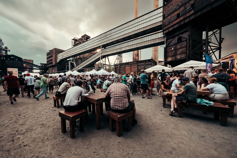 Letošní jubilejní 20. ročník Colours of Ostrava bude největší a nejdražší v historii. Vystoupí tu umělci z 30 zemí světa. Odehraje se v Dolních Vítkovicích od 19. do 22. července 2023.