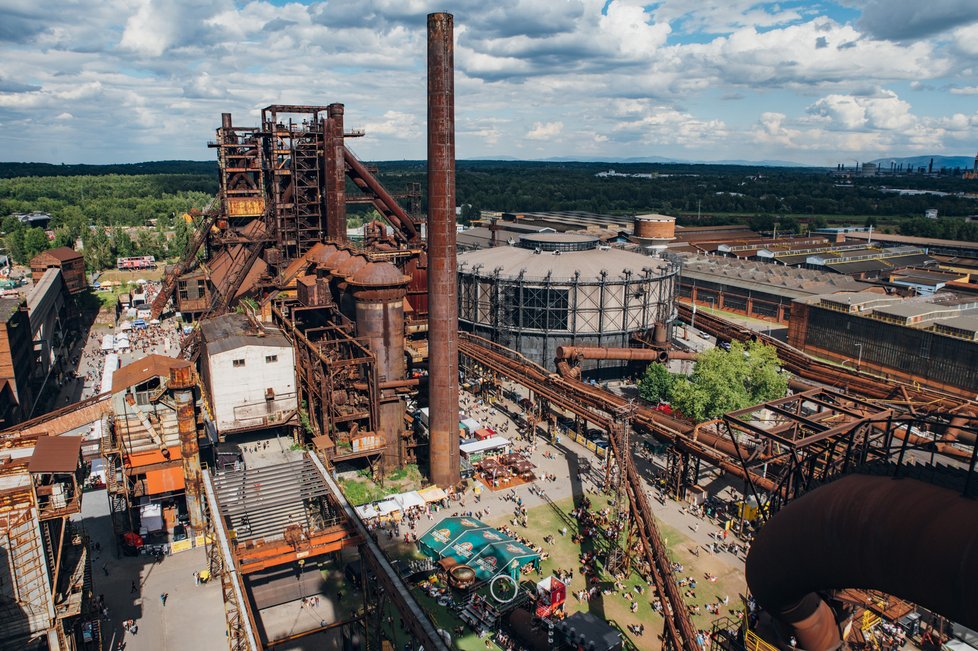 Letošní jubilejní 20. ročník Colours of Ostrava bude největší a nejdražší v historii. Vystoupí tu umělci z 30 zemí světa. Odehraje se v Dolních Vítkovicích od 19. do 22. července 2023.