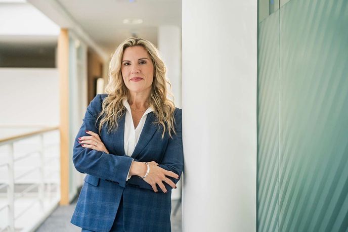 pPezidentka a generální ředitelka společnosti Colt Jillair Kubish. pPezidentka a generální ředitelka společnosti Colt Jillair Kubish.