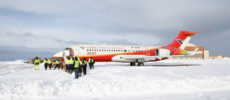 Comac ARJ21 neboli Létající fénix, čínské regionální letadlo.