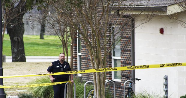 Dvě mrtvé ženy a zraněné dítě (2): V areálu univerzity v Texasu se střílelo