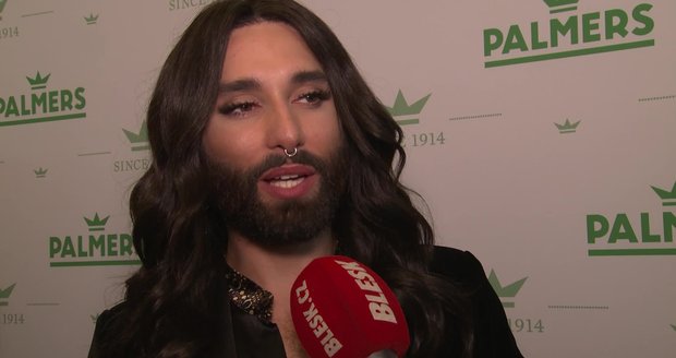 Vousatá zpěvačka Conchita Wurst v Praze: Zpěv už ji dávno neživí! 