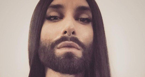 Conchita Wurst se ráda předvádí.