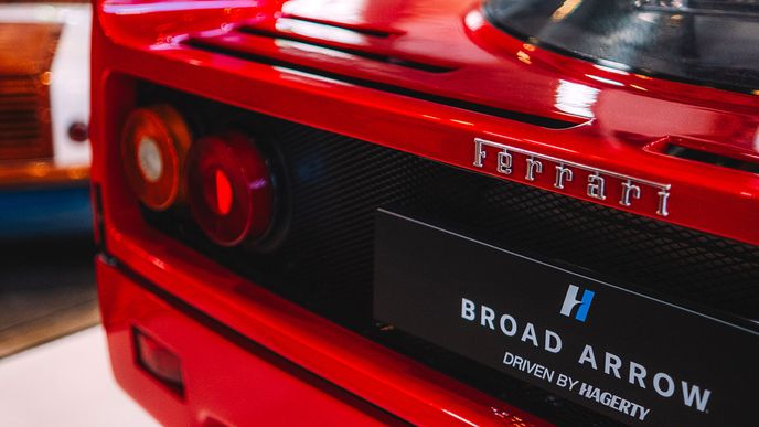Podnikatelé si budou moci opět odečítat DPH z celé pořizovací ceny vozů. Na snímku vůz Ferrari F40. Podnikatelé si budou moci opět odečítat DPH z celé pořizovací ceny vozů. Na snímku vůz Ferrari F40.