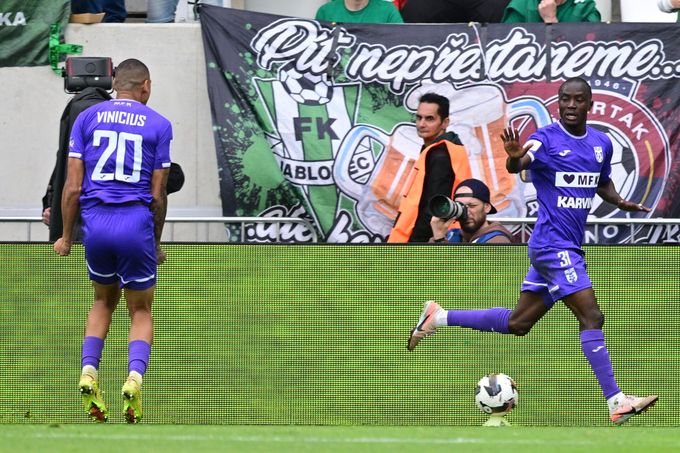 ONLINE: Jablonec - Karviná 1:2. Vinicius otáčí hned po půli. Slezané mají blíž k trofeji ONLINE: Jablonec - Karviná 1:2. Vinicius otáčí hned po půli. Slezané mají blíž k trofeji
