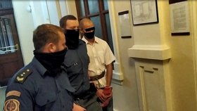 Martin Č. (35) je obžalovaný z vraždy vlastního dítěte. Z okna v Pohořelicích u Brna měl vyhodit teprve měsíční miminko kvůli sporům s partnerkou.